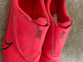 Nike jalkapallokengät 31, Jalkapallo, Urheilu ja ulkoilu, Seinäjoki, Tori.fi Nike jalkapallokengät 31, Jalkapallo, Urheilu ja ulkoilu, Seinäjoki, Tori.fi
