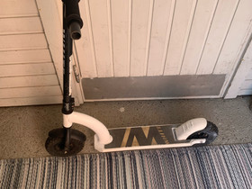 White scootti, Muut pyörät, Polkupyörät ja pyöräily, Lappeenranta, Tori.fi White scootti, Muut pyörät, Polkupyörät ja pyöräily, Lappeenranta, Tori.fi