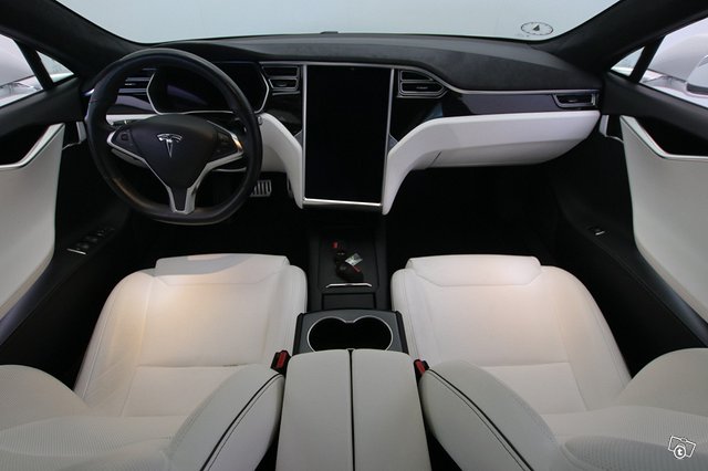 Tesla Model S 8