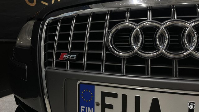 Audi S8 9
