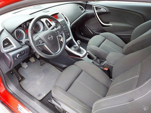Opel Astra GTC 8