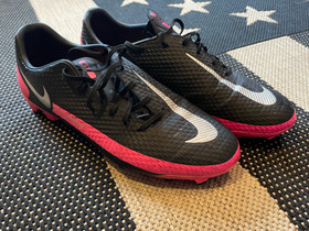 Nike nappikset koko 42, Jalkapallo, Urheilu ja ulkoilu, Nakkila, Tori.fi Nike nappikset koko 42, Jalkapallo, Urheilu ja ulkoilu, Nakkila, Tori.fi