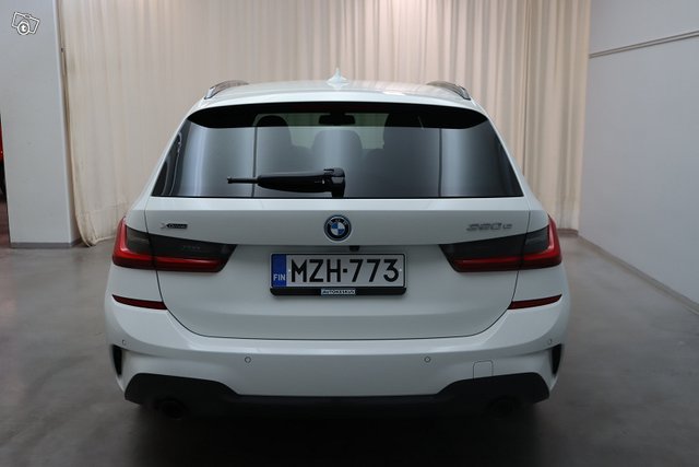 BMW 3-sarja 6