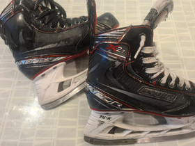 Vapor x2.7 luistimet 36 (3 EE), Jääkiekko ja luistelu, Urheilu ja ulkoilu, Helsinki, Tori.fi Vapor x2.7 luistimet 36 (3 EE), Jääkiekko ja luistelu, Urheilu ja ulkoilu, Helsinki, Tori.fi