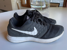 Nike Tanjun lenkkarit 35,5, Lastenvaatteet ja kengät, Heinola, Tori.fi Nike Tanjun lenkkarit 35,5, Lastenvaatteet ja kengät, Heinola, Tori.fi