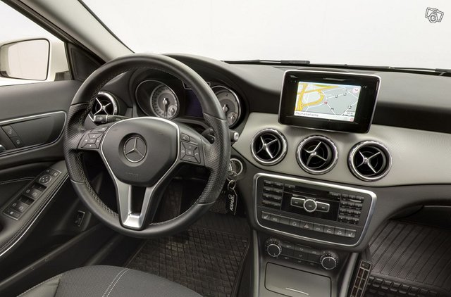Mercedes-Benz GLA 24