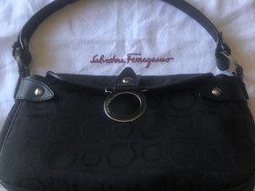 Salvatore Ferragamo aito laukku, Laukut ja hatut, Asusteet ja kellot, Raasepori, Tori.fi Salvatore Ferragamo aito laukku, Laukut ja hatut, Asusteet ja kellot, Raasepori, Tori.fi