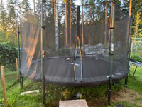 Acon Air 4.3 -trampoliini standard-turvaverkolla