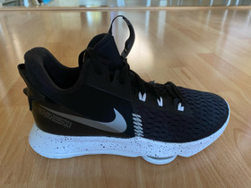 Nike Witness v.5 koripallokengät koko 43, Pallopelit, Urheilu ja ulkoilu, Orimattila, Tori.fi Nike Witness v.5 koripallokengät koko 43, Pallopelit, Urheilu ja ulkoilu, Orimattila, Tori.fi