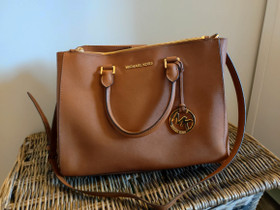 Michael Kors laukku, Laukut ja hatut, Asusteet ja kellot, Savonlinna, Tori.fi Michael Kors laukku, Laukut ja hatut, Asusteet ja kellot, Savonlinna, Tori.fi