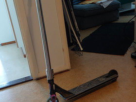 Custom Scootti, Rullaluistelu ja skeittaus, Urheilu ja ulkoilu, Pori, Tori.fi Custom Scootti, Rullaluistelu ja skeittaus, Urheilu ja ulkoilu, Pori, Tori.fi