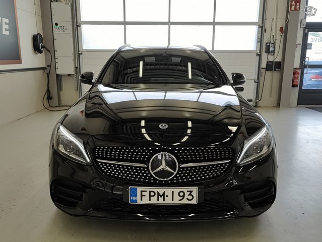Mercedes-Benz C 8