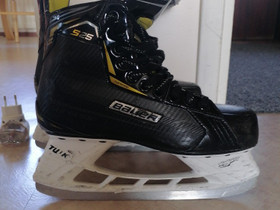 Bauer s25, Jääkiekko ja luistelu, Urheilu ja ulkoilu, Alavus, Tori.fi Bauer s25, Jääkiekko ja luistelu, Urheilu ja ulkoilu, Alavus, Tori.fi