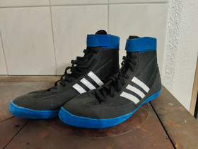 Adidas miesten painikengät UUDET, Kamppailulajit, Urheilu ja ulkoilu, Seinäjoki, Tori.fi Adidas miesten painikengät UUDET, Kamppailulajit, Urheilu ja ulkoilu, Seinäjoki, Tori.fi