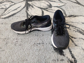 Asics Gt-1000 juoksukengät, koko 41,5, Juoksu ja lenkkeily, Urheilu ja ulkoilu, Vaasa, Tori.fi Asics Gt-1000 juoksukengät, koko 41,5, Juoksu ja lenkkeily, Urheilu ja ulkoilu, Vaasa, Tori.fi