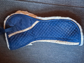 Lampaankarvaromaani, Satulat ja varusteet, Hevoset ja hevosurheilu, Mikkeli, Tori.fi Lampaankarvaromaani, Satulat ja varusteet, Hevoset ja hevosurheilu, Mikkeli, Tori.fi