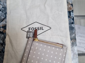 Fossil lompakko, Muut asusteet, Asusteet ja kellot, Helsinki, Tori.fi Fossil lompakko, Muut asusteet, Asusteet ja kellot, Helsinki, Tori.fi