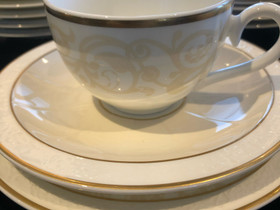 VILLEROY&BOCH Ivoire-astiasto, Tarjoiluastiat, Keittiötarvikkeet ja astiat, Kurikka, Tori.fi VILLEROY&BOCH Ivoire-astiasto, Tarjoiluastiat, Keittiötarvikkeet ja astiat, Kurikka, Tori.fi