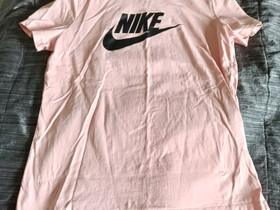Nike L, Vaatteet ja kengät, Vaasa, Tori.fi Nike L, Vaatteet ja kengät, Vaasa, Tori.fi