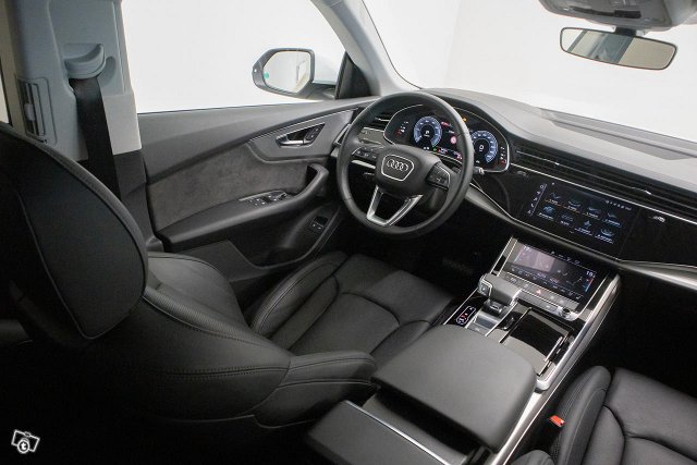 Audi Q8 19