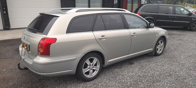 Toyota Avensis 3