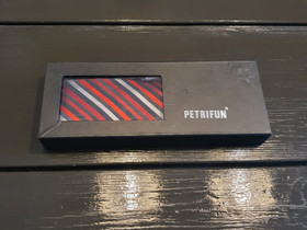 Petrifun kravatti ja taskunenäliina uusi, Muut asusteet, Asusteet ja kellot, Joensuu, Tori.fi Petrifun kravatti ja taskunenäliina uusi, Muut asusteet, Asusteet ja kellot, Joensuu, Tori.fi