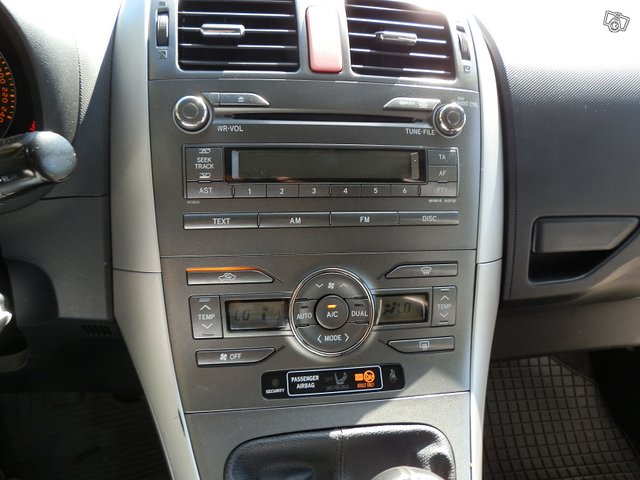 Toyota Auris 15