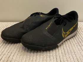 Nike Phantom turf futiskengät koko 38, Jalkapallo, Urheilu ja ulkoilu, Helsinki, Tori.fi Nike Phantom turf futiskengät koko 38, Jalkapallo, Urheilu ja ulkoilu, Helsinki, Tori.fi