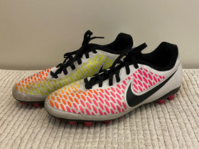 Nike Magista futiskengät koko 38,5, Jalkapallo, Urheilu ja ulkoilu, Helsinki, Tori.fi Nike Magista futiskengät koko 38,5, Jalkapallo, Urheilu ja ulkoilu, Helsinki, Tori.fi