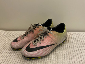 Nike Mercurial futiskengät koko 37,5, Jalkapallo, Urheilu ja ulkoilu, Helsinki, Tori.fi Nike Mercurial futiskengät koko 37,5, Jalkapallo, Urheilu ja ulkoilu, Helsinki, Tori.fi