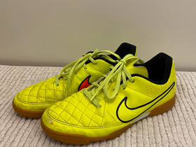 Nike Tiempo futsal-kengät koko 37,5, Jalkapallo, Urheilu ja ulkoilu, Helsinki, Tori.fi Nike Tiempo futsal-kengät koko 37,5, Jalkapallo, Urheilu ja ulkoilu, Helsinki, Tori.fi