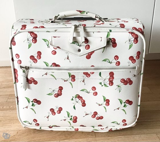 Lentokonelaukku, matkalaukku, kirsikkakuvio, uusi