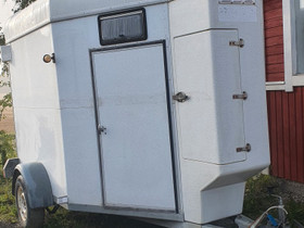 Umesläp satulakaapilla, Trailerit ja kuljetus, Hevoset ja hevosurheilu, Kauhajoki, Tori.fi Umesläp satulakaapilla, Trailerit ja kuljetus, Hevoset ja hevosurheilu, Kauhajoki, Tori.fi