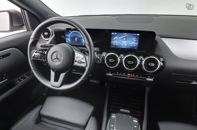 Mercedes-Benz GLA 12