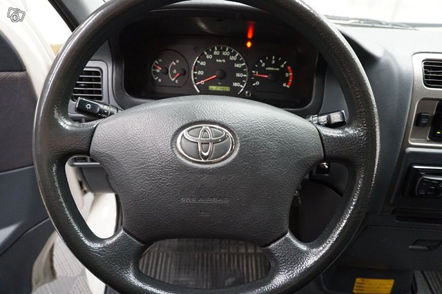 Toyota Hiace 17