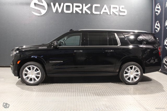 Chevrolet Suburban 3