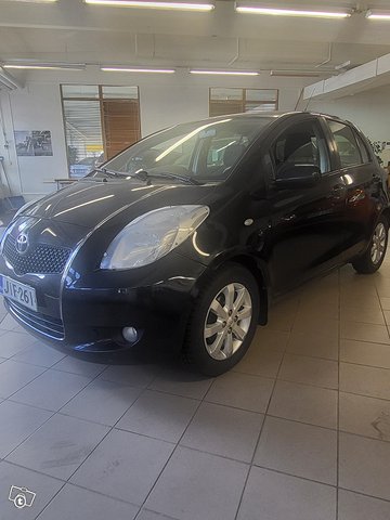 Toyota YARIS 2