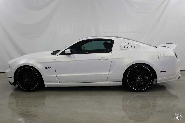 FORD MUSTANG 6