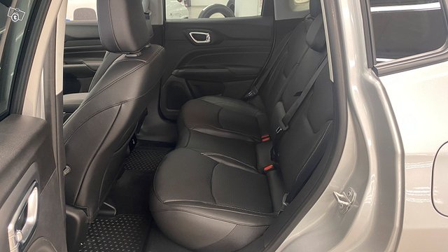 Jeep Compass 8