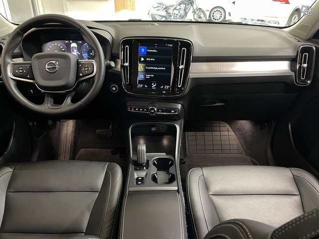 Volvo XC40 11