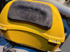 Skootterin tavaraboksi lukollinen, Mopojen varaosat ja tarvikkeet, Mototarvikkeet ja varaosat, Kajaani, Tori.fi Skootterin tavaraboksi lukollinen, Mopojen varaosat ja tarvikkeet, Mototarvikkeet ja varaosat, Kajaani, Tori.fi