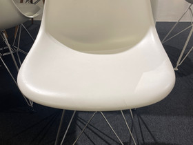 Vitra DSR tuoli valkoinen/kromi 250,-(310,-), Pöydät ja tuolit, Sisustus ja huonekalut, Helsinki, Tori.fi Vitra DSR tuoli valkoinen/kromi 250,-(310,-), Pöydät ja tuolit, Sisustus ja huonekalut, Helsinki, Tori.fi
