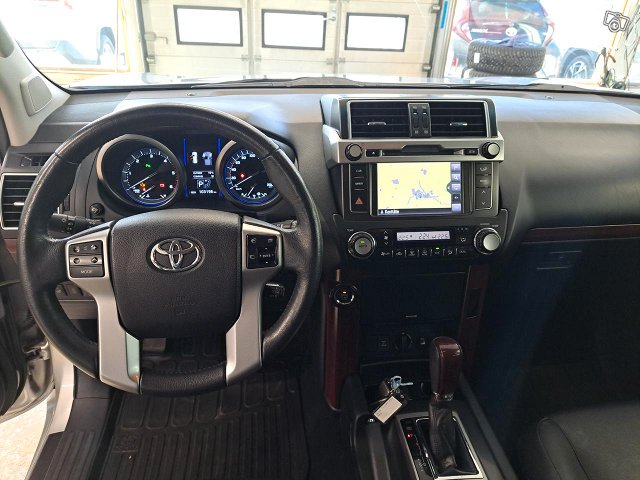 Toyota Land Cruiser 10