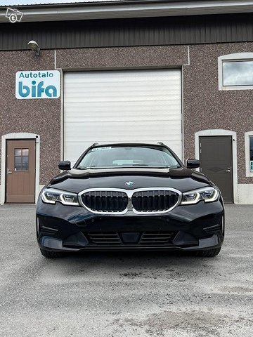BMW 330 2