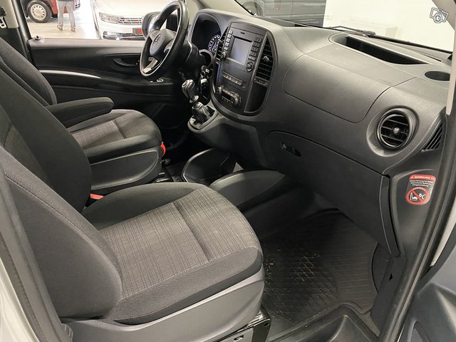 Mercedes-Benz Vito 12