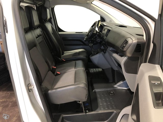 Toyota Proace 8