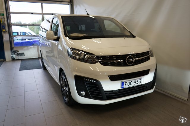 Opel Zafira-e 8