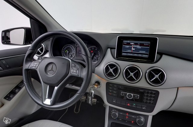 Mercedes-Benz B 12