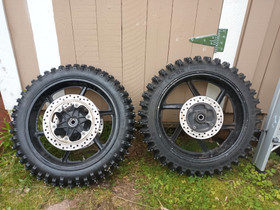 PC25 600 CBR vanteet enduropiikkirenkailla., Renkaat, Mototarvikkeet ja varaosat, Lapua, Tori.fi PC25 600 CBR vanteet enduropiikkirenkailla., Renkaat, Mototarvikkeet ja varaosat, Lapua, Tori.fi