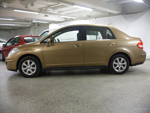Nissan Tiida 3